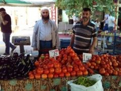 Vatandaşlar sebze fiyatlarından şikayetçi