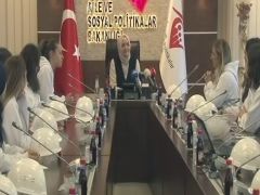 Bakan Kaya Türk mühendis kızlarla bir araya geldi